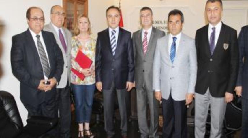 Alanyalı Bekrioğlu &Ccedil;iftinden Okul Protokol&uuml;