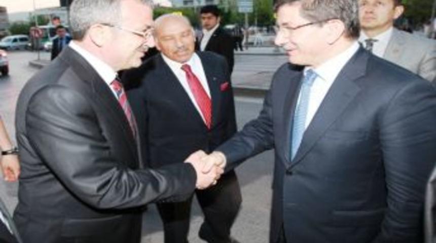 Davutoğlu'ndan, 'h&uuml;nkara Vefa' İ&ccedil;in &Ouml;vg&uuml; Dolu S&ouml;zler