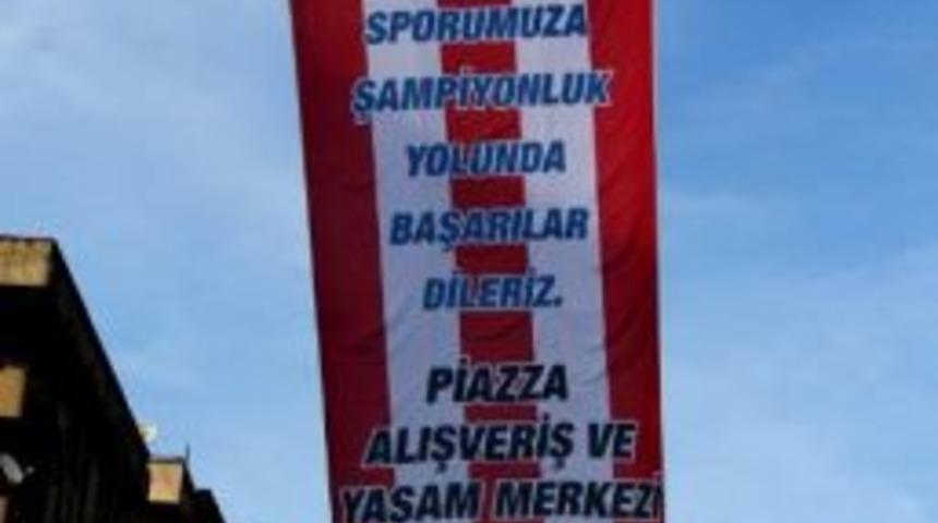 Piazza'dan Kentin Takımına Bayraklı Destek