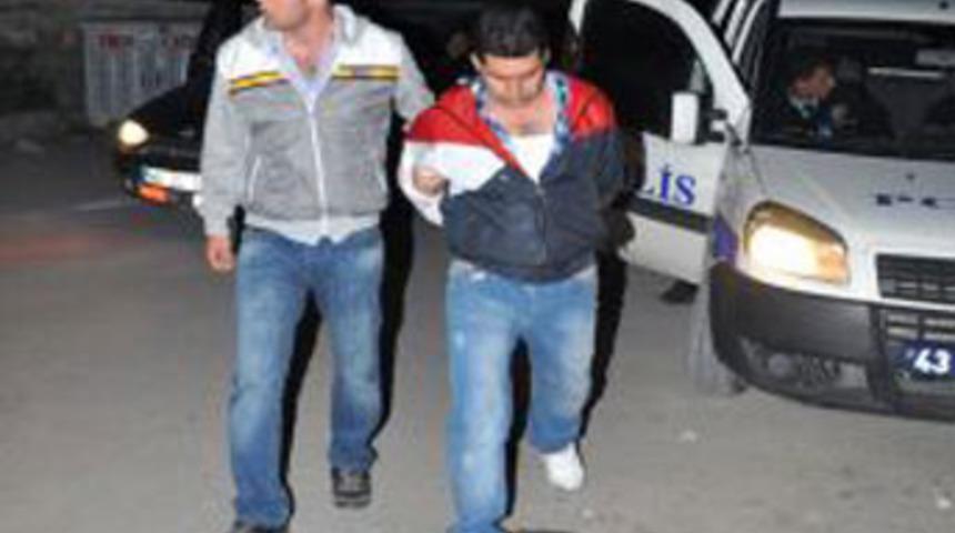 Restorantta arkadaşını öldürdü