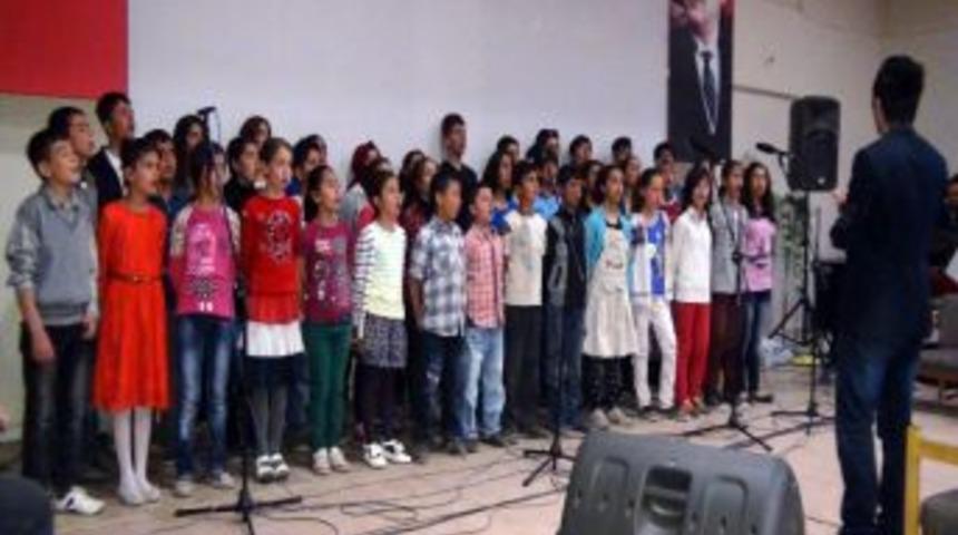 Bitlis'in "Doğuyorum Korosu" 19 Dilde Barışı Haykıracak