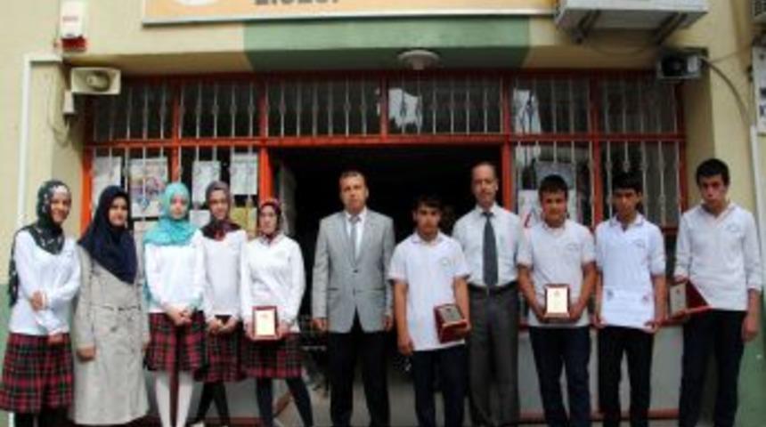 İmam Hatipliler Har&ccedil;lıklarıyla 4 Engelliyi Sevindirdi