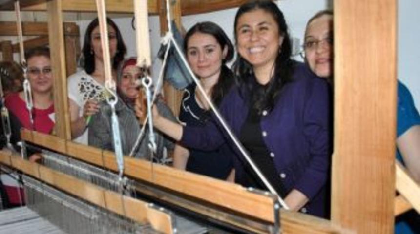 Kadınları Istihdama Kazandırmak I&ccedil;in Manisa Bezi Dokuma Kursu A&ccedil;ıldı