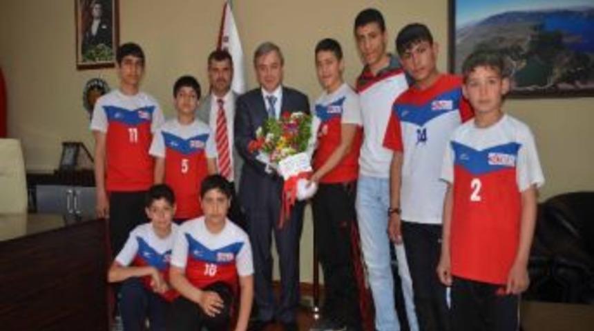 Şampiyonlardan Emniyet M&uuml;d&uuml;r&uuml;ne Ziyaret