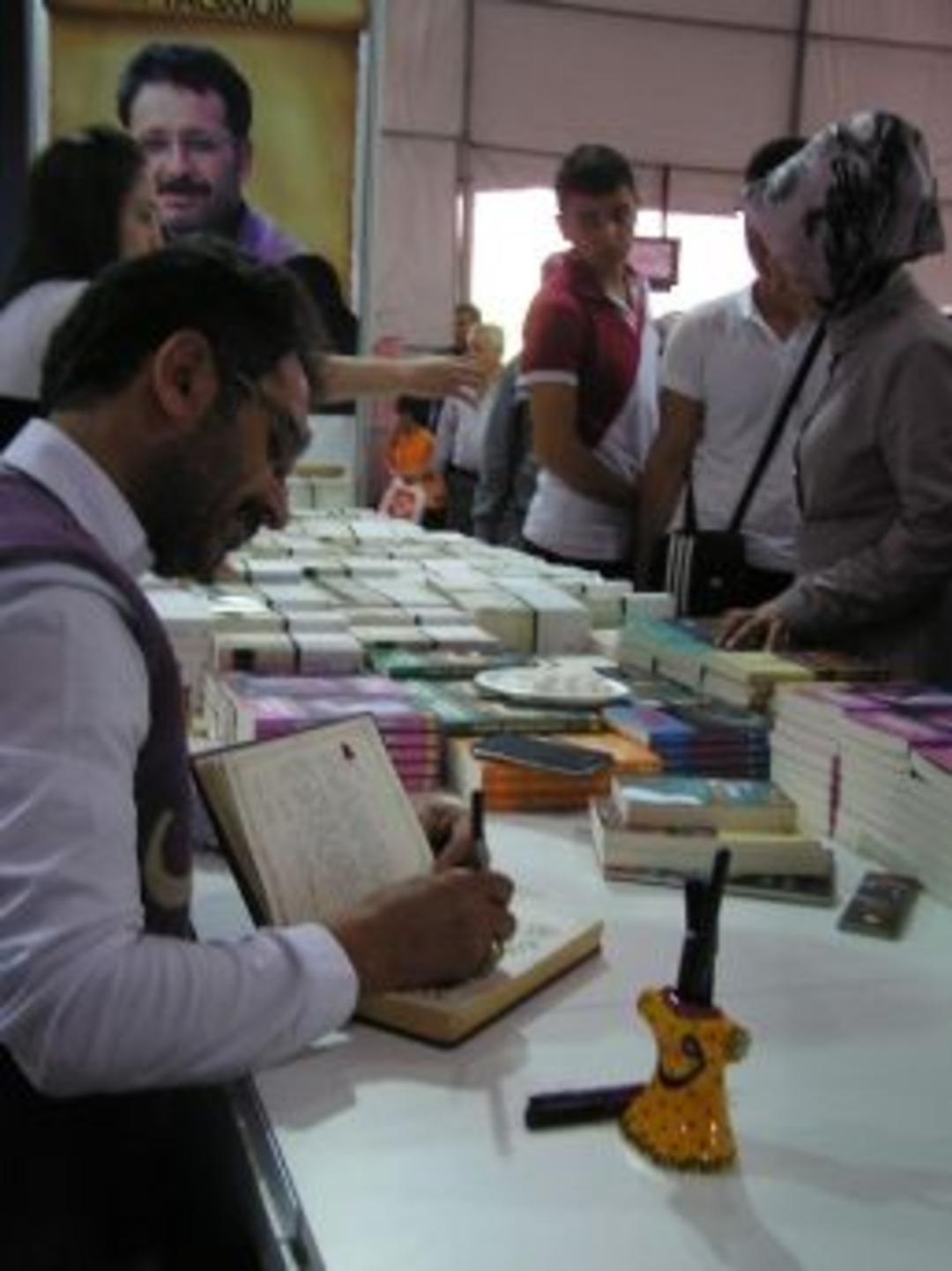 Yazar Sinan Yağmur’a İlgi