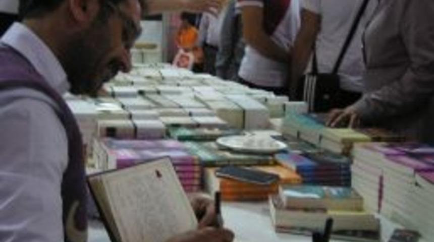 Yazar Sinan Yağmur&rsquo;a İlgi