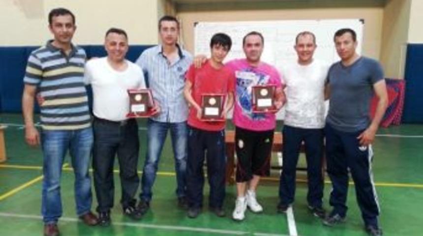 Kaynaşlı Masa Tenisi Turnuvası Sona Erdi