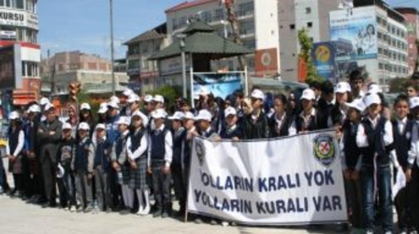 Van'da Karayolu G&uuml;venliği Ve Trafik Haftası