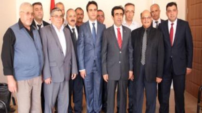 Vali G&uuml;zeloğlu G&uuml;lnar'da Vatandaşların Sorunlarını Dinledi