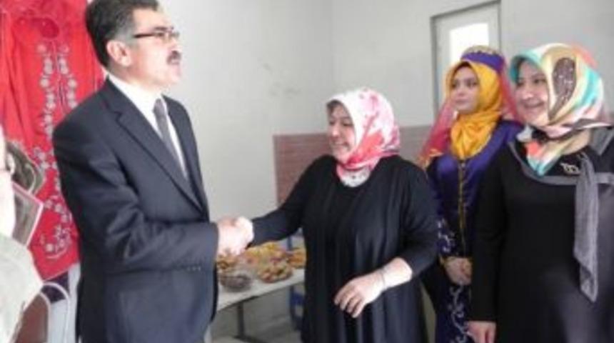 Vali Turhan K&ouml;yde A&ccedil;ılan, 'sim Sırma' Kursunu Ziyaret Etti