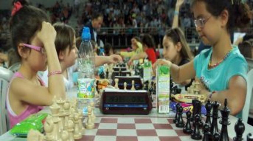 Minik Beyinler Satran&ccedil; Turnuvasında M&uuml;cadele Etti