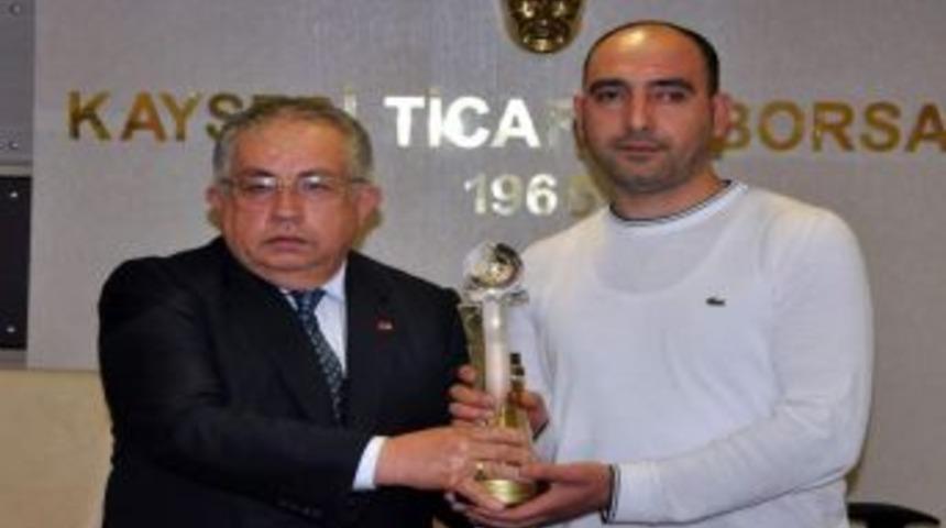 Kayseri Ticaret Borsası Üyelerine Plaket Verildi