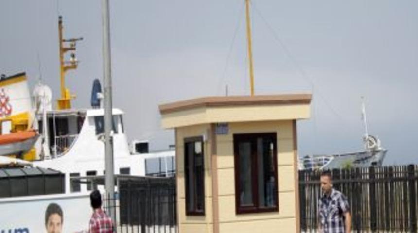 Kaza Yapan Vapur Iskeleye &Ccedil;ekildi