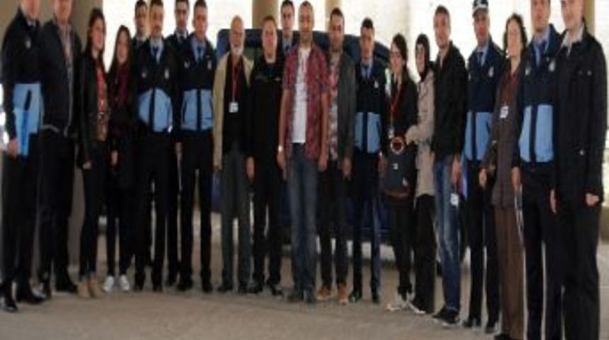 Trabzon&rsquo;da G&ouml;n&uuml;ll&uuml; Zabıtalar İş Başında