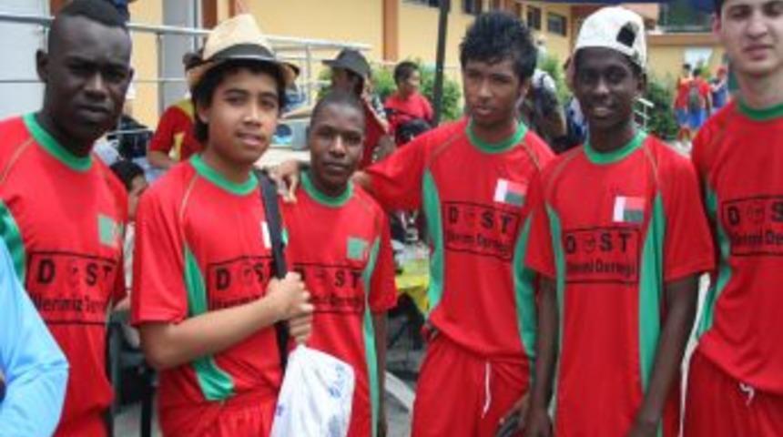 Dost İllerimiz Derneği 73 &Uuml;lkeyi Futbol Turnuvasında Birleştirdi