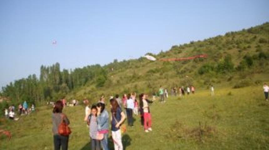 Devrek Ahmet Taner Kışlalı İlk&ouml;ğretim Okulundan U&ccedil;urtma Şenliği