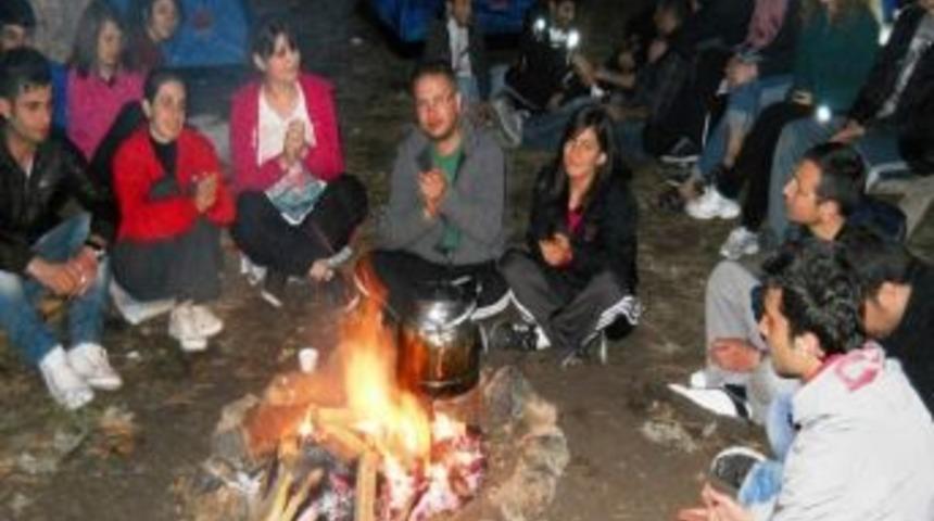 Sosyal Bilgiler &Ouml;ğretmenliği &Ouml;ğrencileri Doğa Eğitimi Kampında