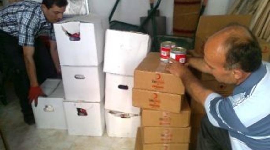 Hisarcık&rsquo;ta Kızılay Kavurma Ve Gıda Kolisi Dağıttı