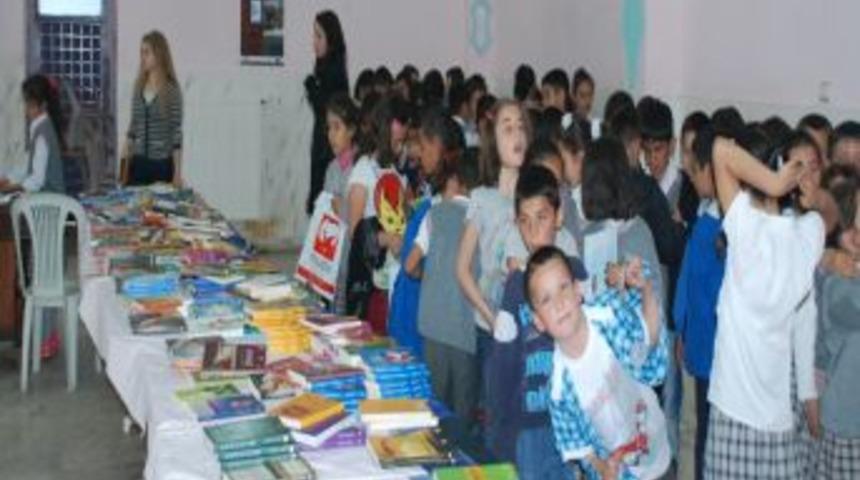 Aydıncık’ta ‘Kumbaram Dolsun, Aydıncık Kitap Okusun’ Şenliği