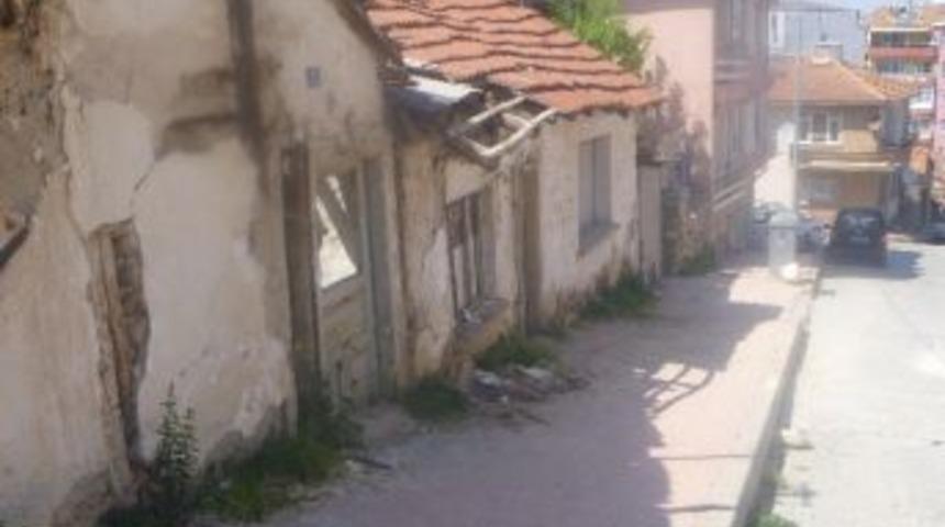 Metruk Evler Tehlike Oluşturuyor