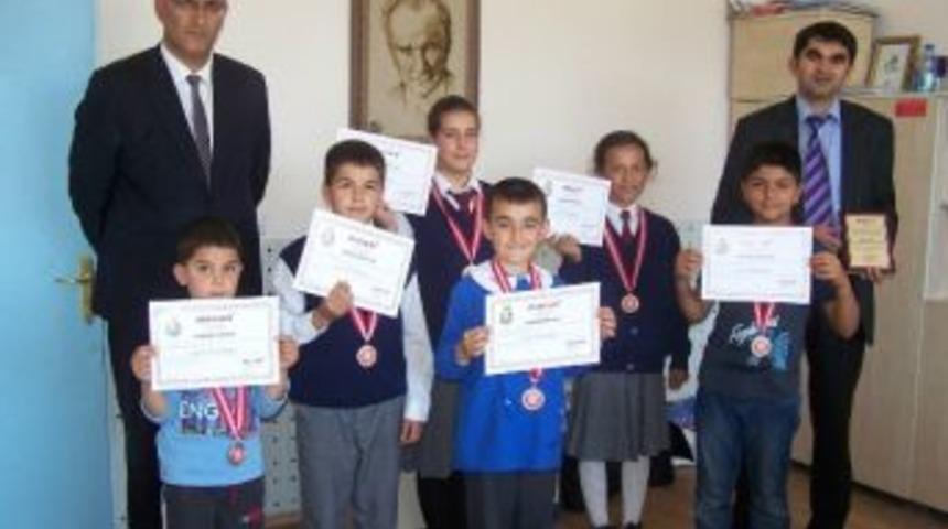 Korkutelili &Ouml;ğrenciler Resim Yarışmasında 9 Altın Madalya Kazandı