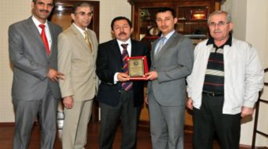 Afyon'da Işçiler Kurdukları Dernekle Mesleki Ve Sosyal Alanda Söz Sahibi Olacak