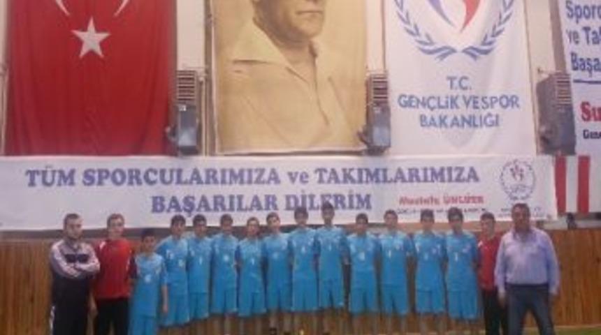 Büyükşehir Henbol Takımları Yarı Finallerde