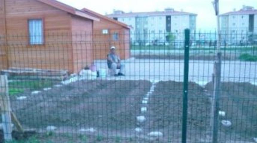 Hobi Bah&ccedil;esinde Su Sıkıntısı