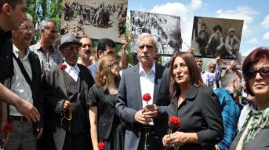 Dersim Katliamında Hayatını Kaybedenlere Karanfilli Anma