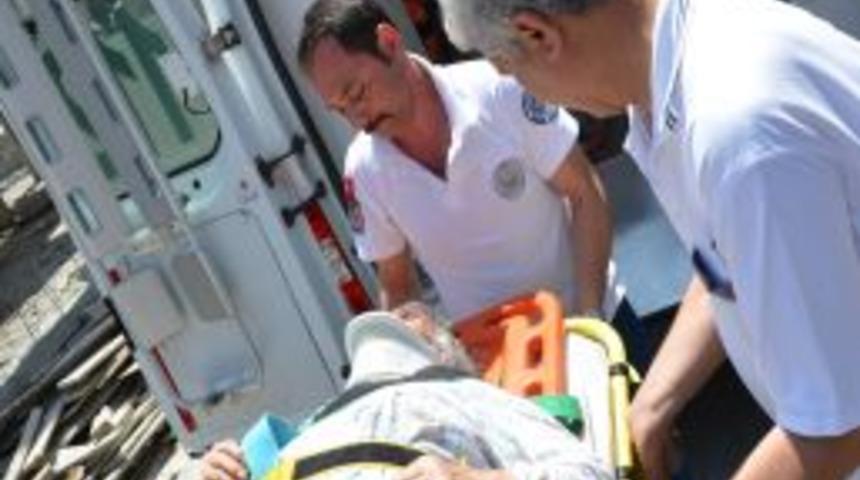 &Uuml;&ccedil;&uuml;nc&uuml; Kattan Aracın &Uuml;zerine D&uuml;şen Yaşlı Kadın Yaralandı