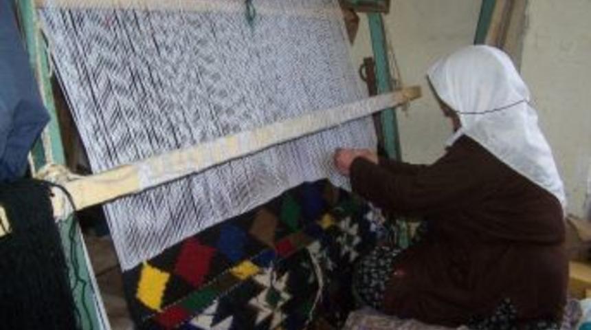 K&uuml;&ccedil;&uuml;kk&ouml;y'de "alafaradın Kilim Dokumacılığı" Kursu Başladı
