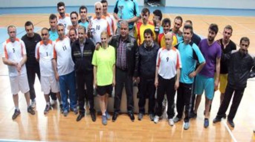 Hentbolda Gen&ccedil;lik Kupası Şampiyonu Emniyet M&uuml;d&uuml;rl&uuml;ğ&uuml; Oldu