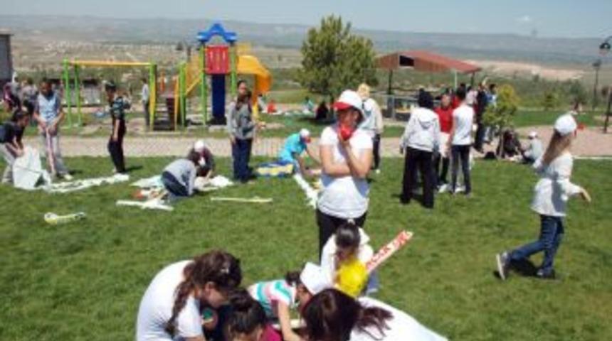 &Ccedil;ocuklar U&ccedil;urtmalarla Sevindi