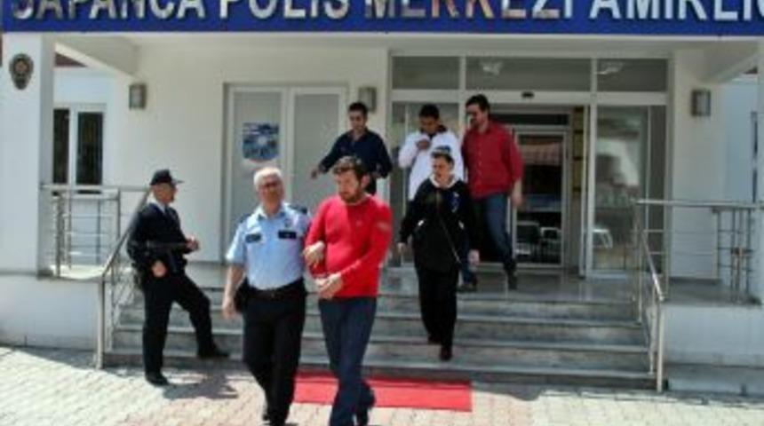 Evinde Ilaçla Uyuttukları Yaşlıyı Gasp Eden Gürcistan Uyruklu 3 Kişi Yakalandı