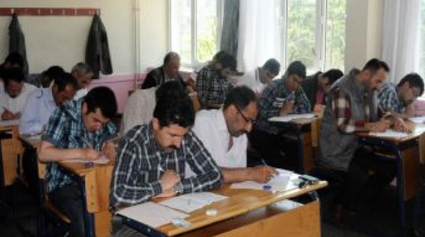 Sivasta 10 Bin Kişi O'nu Okuyarak Sınava Girdi