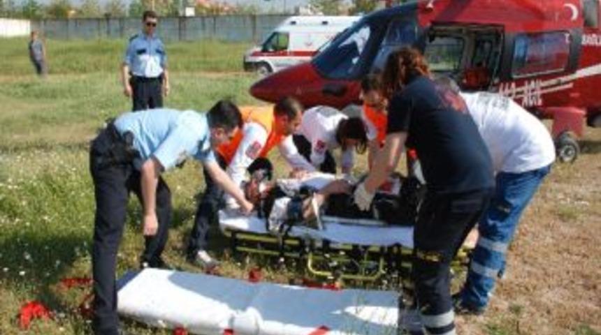 18 Kişiyi Taşıyan Trakt&ouml;r Devrildi: 1 &Ouml;l&uuml;, 17 Yaralı