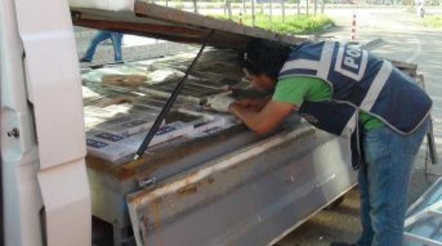 Aksaray&rsquo;da Kamyonet Altındaki &Ouml;zel B&ouml;lmeden Ka&ccedil;ak Sigara Yakalandı