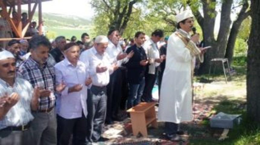 Kadışehri'nde Vatandaşlar Yağmur Duasına &Ccedil;ıktı