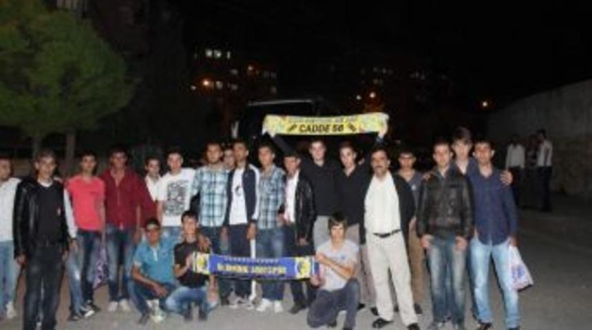 Taraftarlar Yollara D&uuml;şt&uuml;