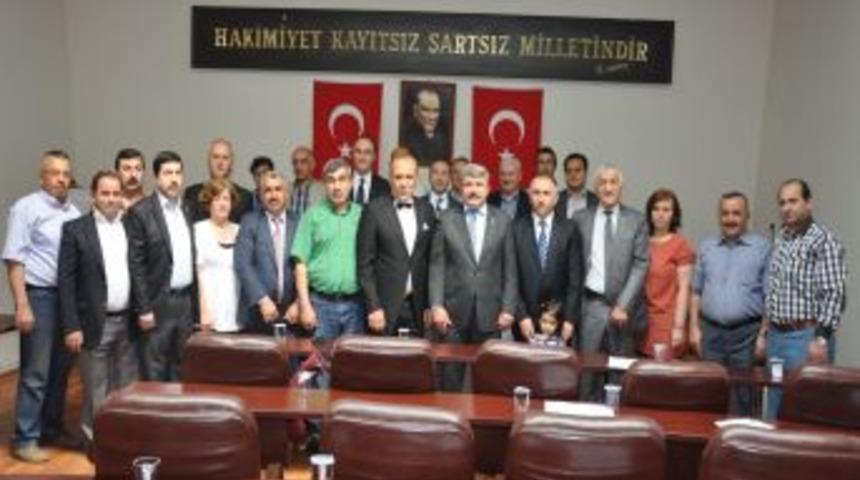 Atat&uuml;rk'&uuml;n Benzeri Mecliste