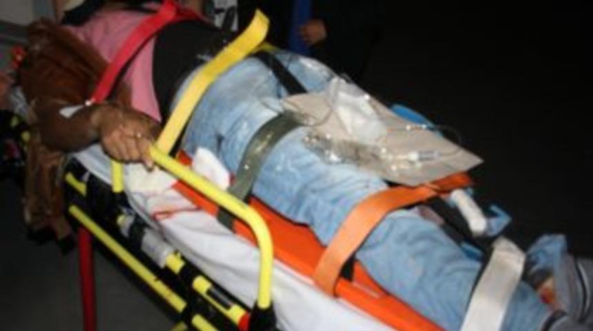 Otomobil S&uuml;r&uuml;c&uuml;s&uuml;n&uuml;n &Ccedil;arpıp Ka&ccedil;tığı Motosikletli Yaralandı