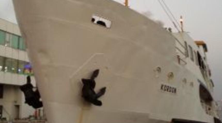 Yolcu Vapuru Iskeleye &Ccedil;arptı