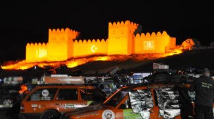 Ralliciler, Ateş Altındaki Suriye Ve Filistinli &Ccedil;ocuklar I&ccedil;in S&uuml;recek