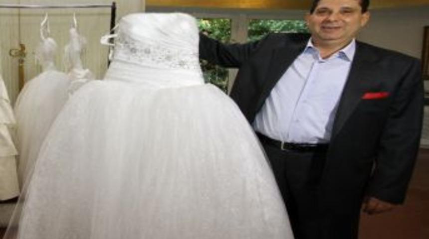 Bembeyaz Gelinlikler Sahiplerini Bekliyor