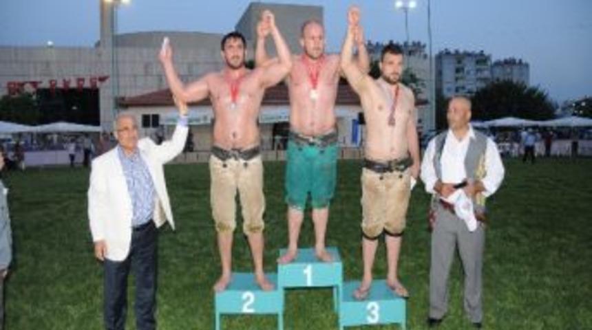 Tarsus'ta Sait Bing&ouml;l Başpehlivan Oldu