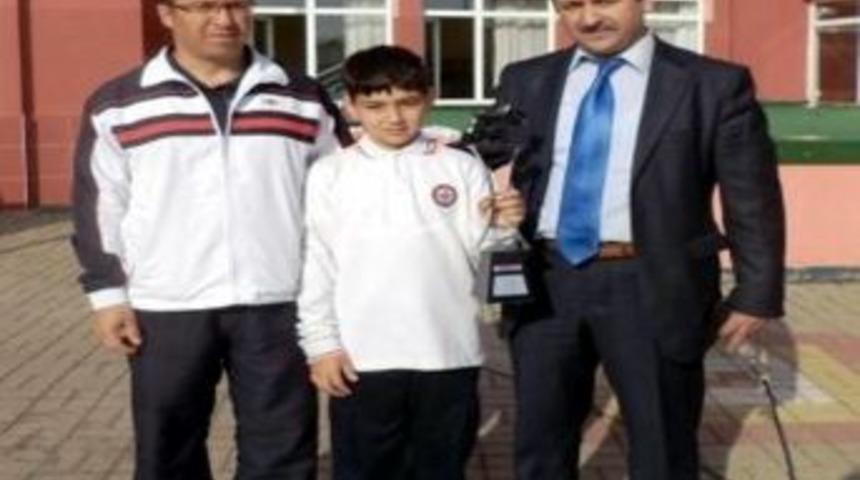 G&ouml;nenli Sporcu T&uuml;rkiye İkincisi Oldu