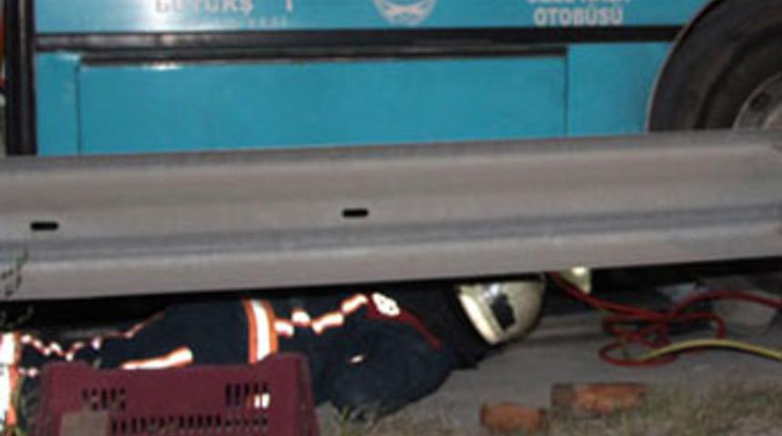 Bacakları tekerleğin altında kaldı