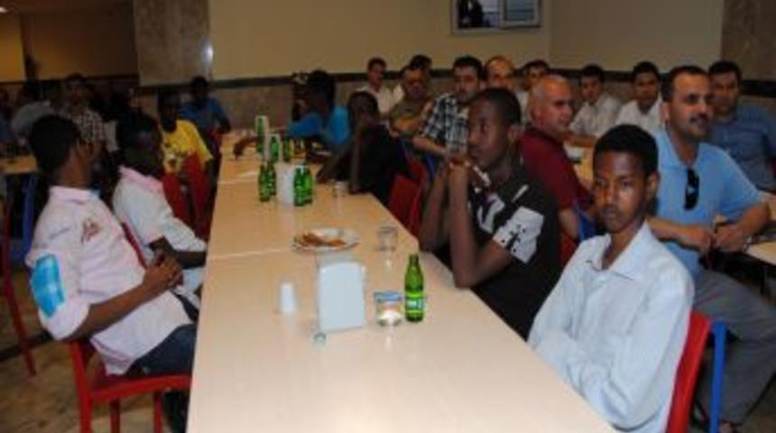 Somalili &Ouml;ğrenciler, Barış Man&ccedil;o'yu Şarkılarıyla Andı