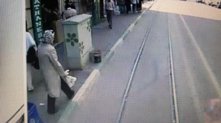 Tramvayın Altında Kalan Kadın &Ouml;ld&uuml;