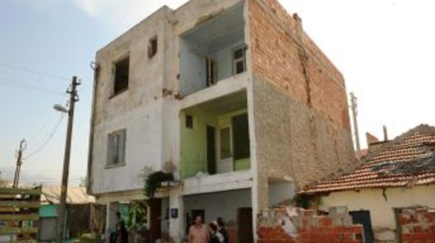 Bulvar &Uuml;zerinde Kalan 8 Bina Yıkıldı